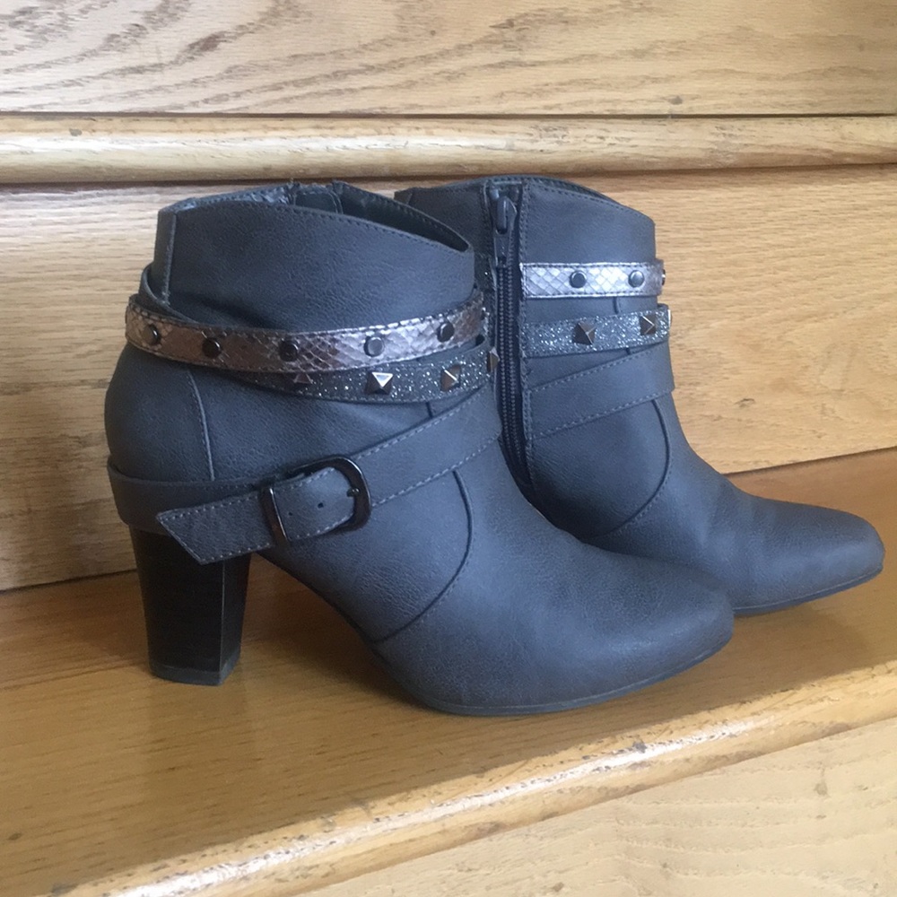 Gray Jennifer Lopez booties from Kohl’s.